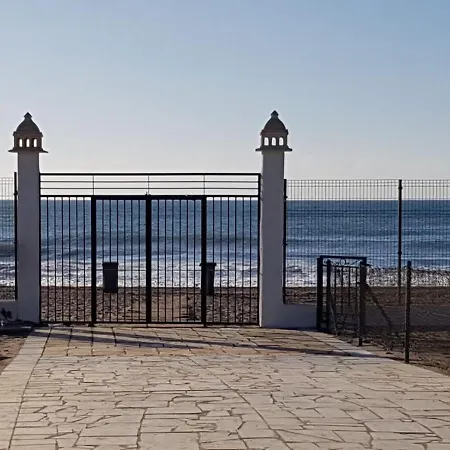 Casa Baja Naturista Con Patio En Primera Linea! * Vera